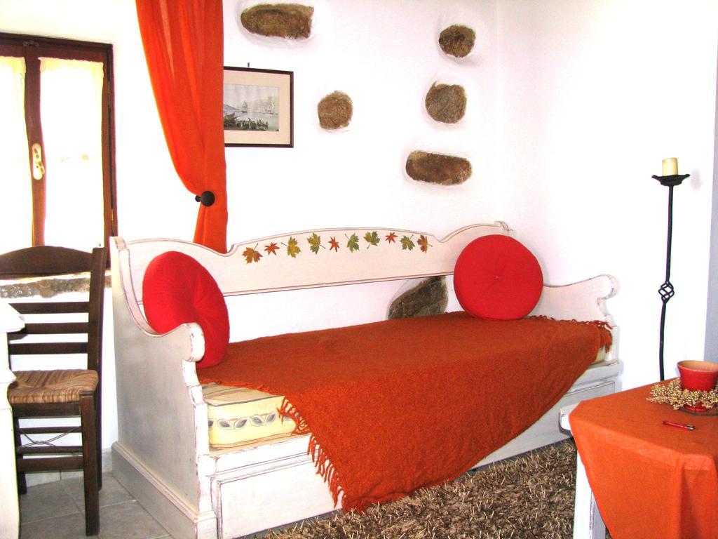 Porfyrousa Traditional Hotel Milopotamos  Extérieur photo