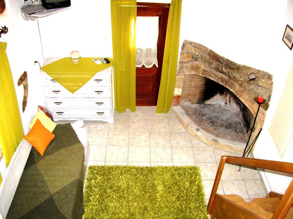 Porfyrousa Traditional Hotel Milopotamos  Extérieur photo
