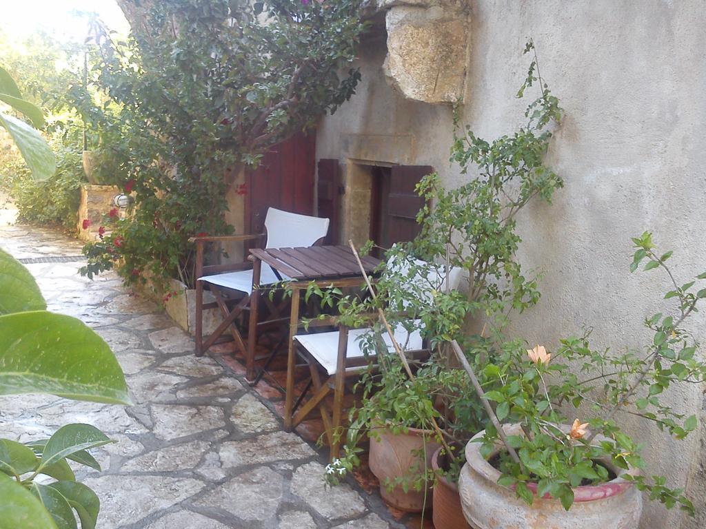 Porfyrousa Traditional Hotel Milopotamos  Extérieur photo